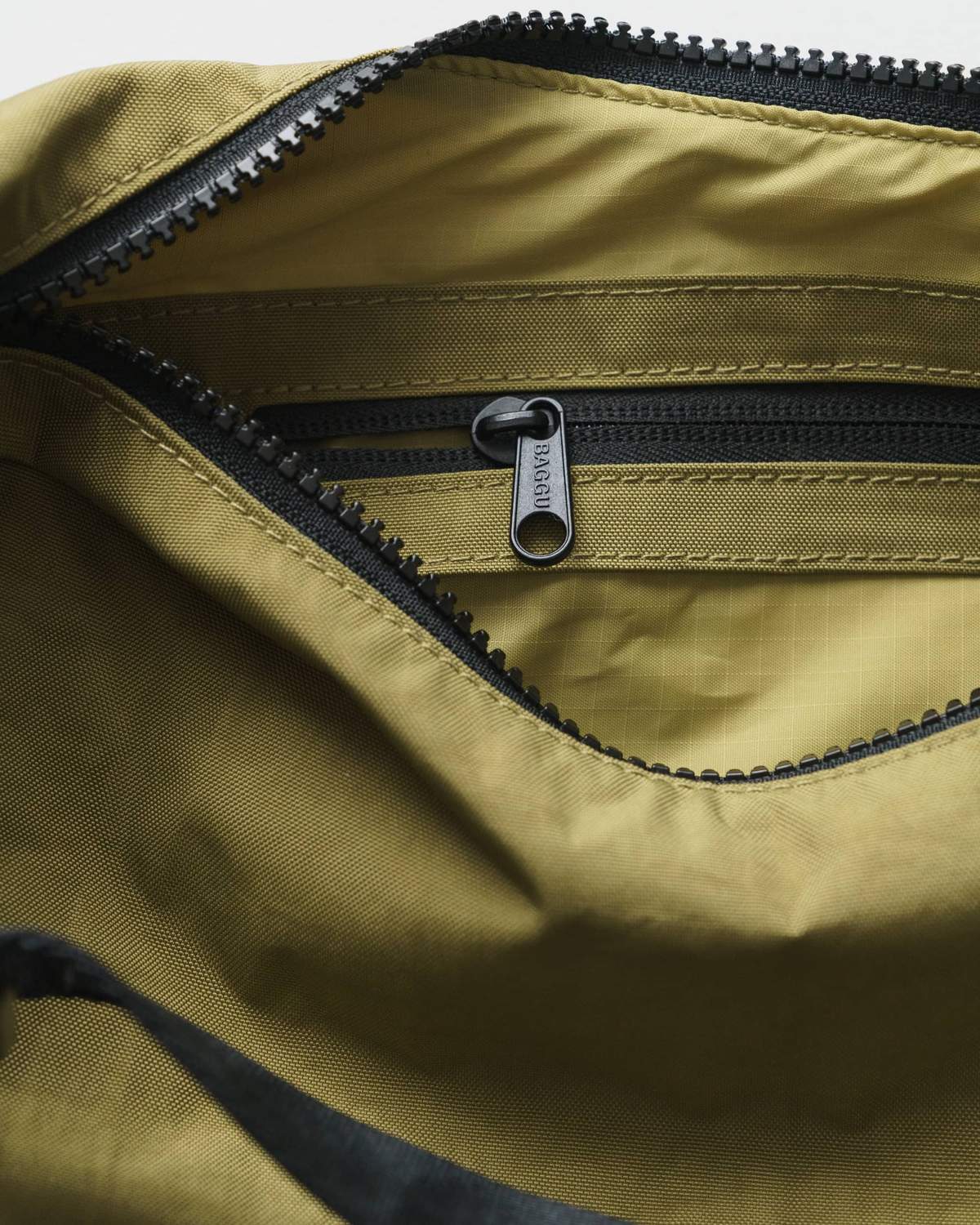 BAGGU | Medium Nylon Crescent Bag