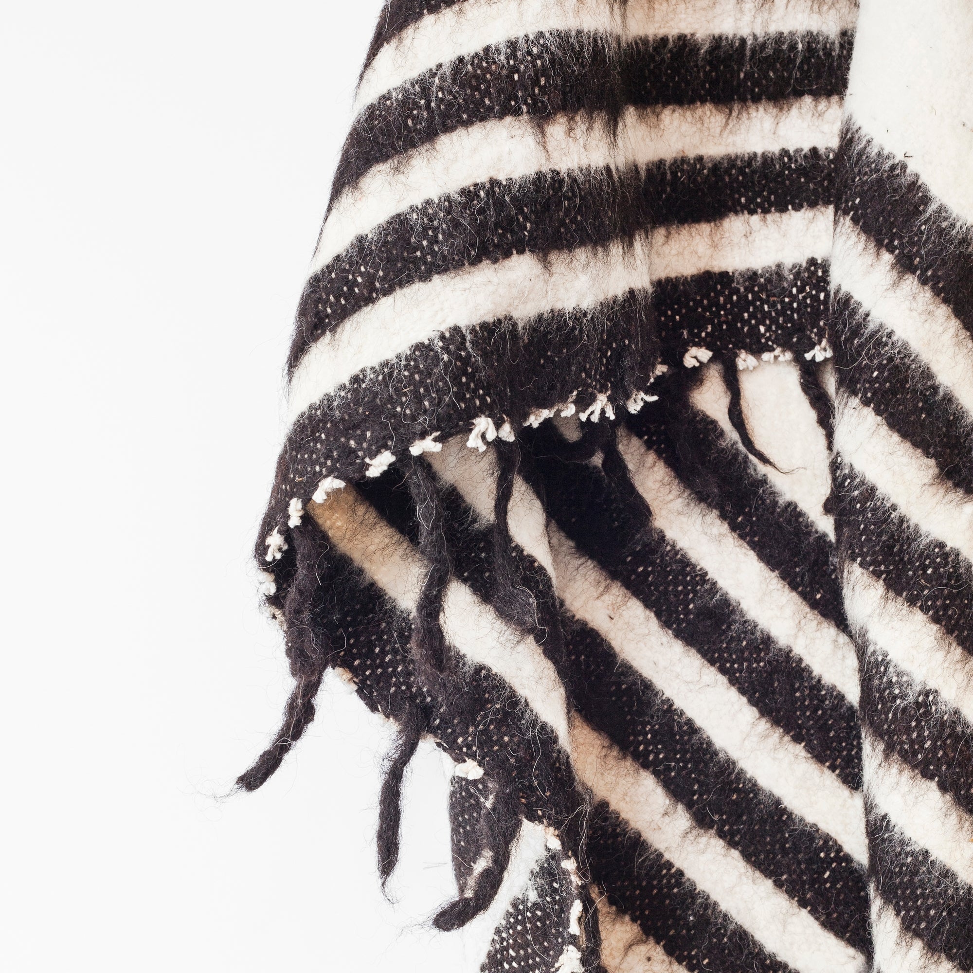 Modern Momo Blankets: Thin Stripe